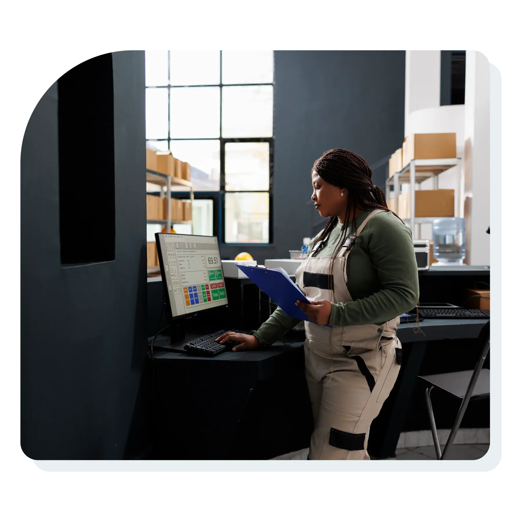 woman_looking_at_computer_in_a_store